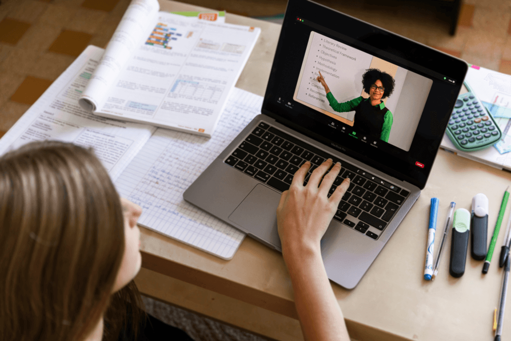 ¿Clases particulares online o presenciales? Guía para elegir al mejor profesor